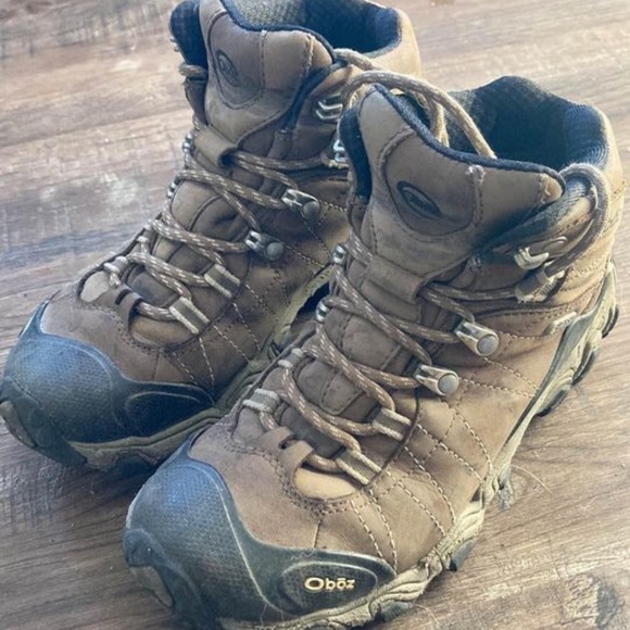 MEC Oboz Hiking Boots - Picture 2 of 2